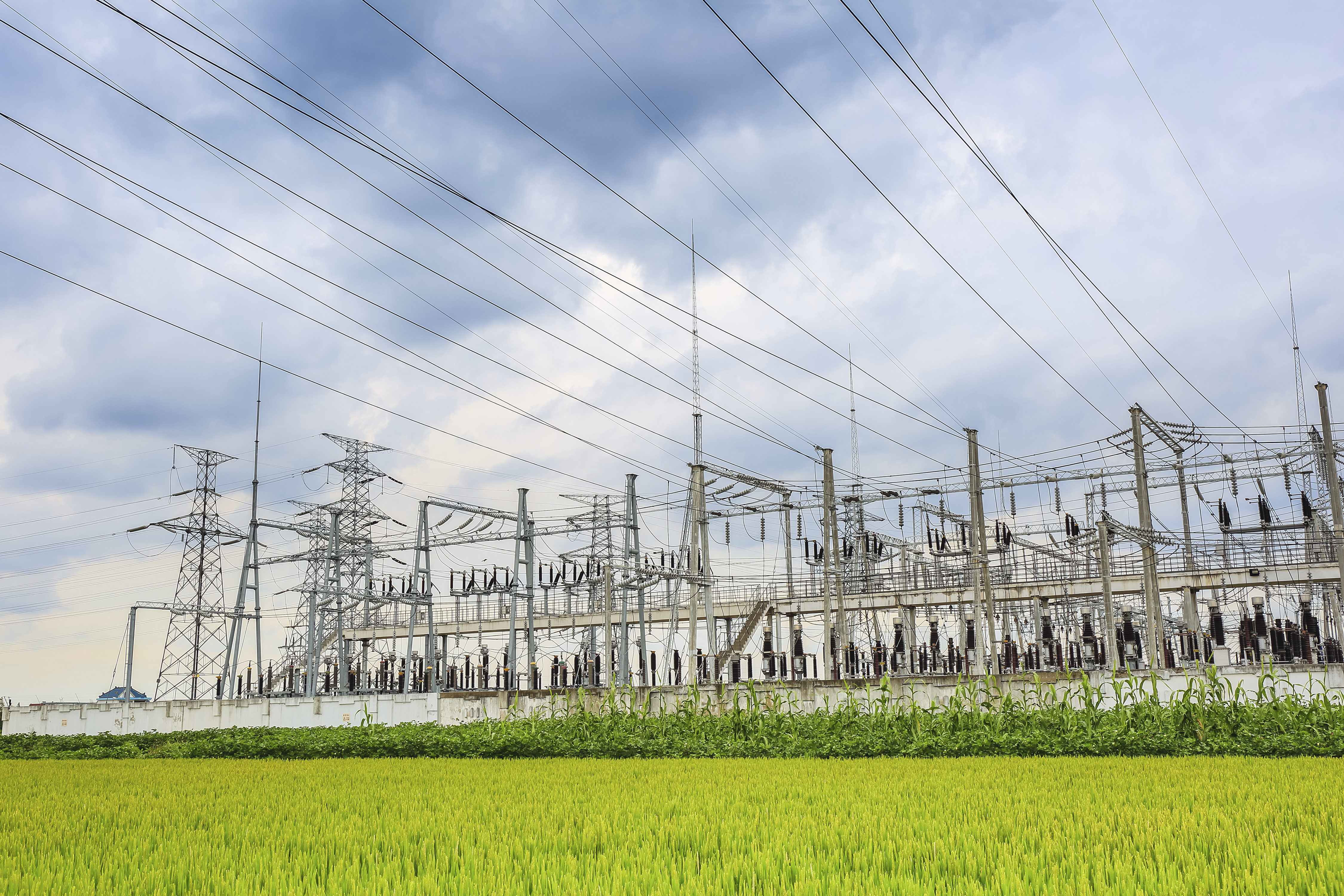 変電所の役目と設備 - 電力比較・切り替えサイト:energy-navi