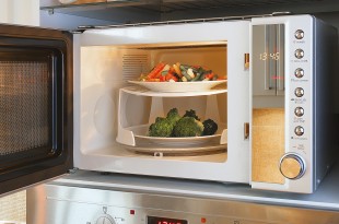 Microwave oven tray