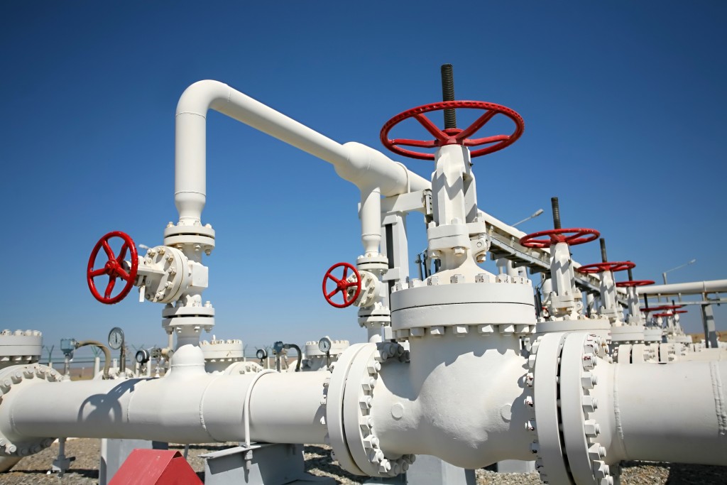 Oil gas processing plant with pipe line valves